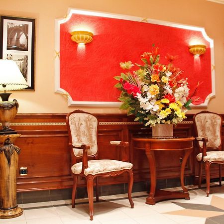 Hostal Victoria II Madrid Exterior photo