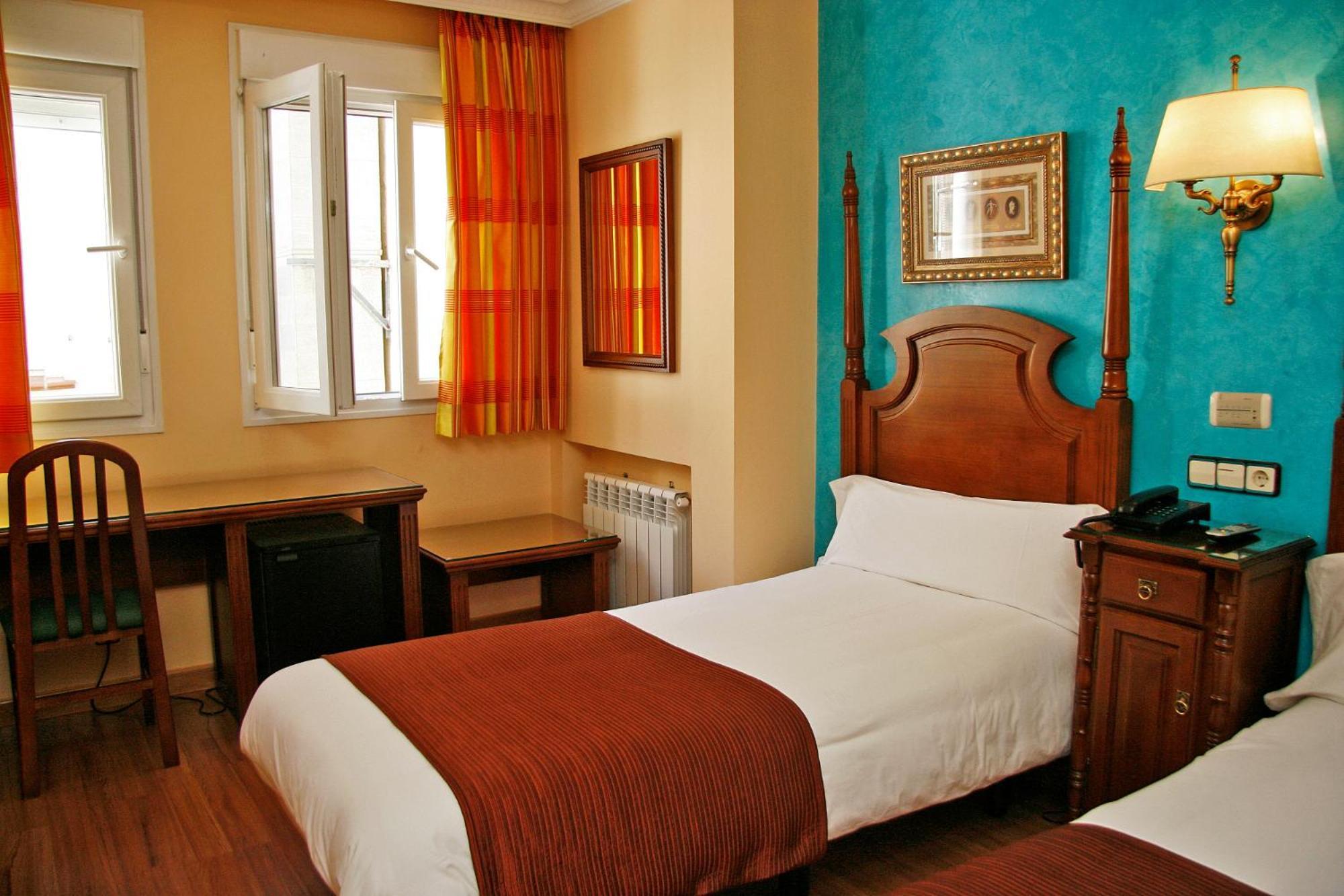 Hostal Victoria II Madrid Exterior photo