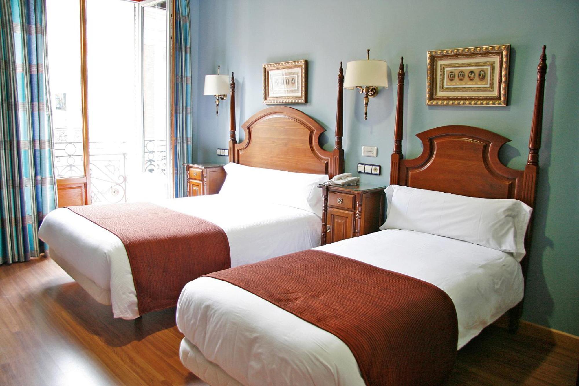 Hostal Victoria II Madrid Exterior photo