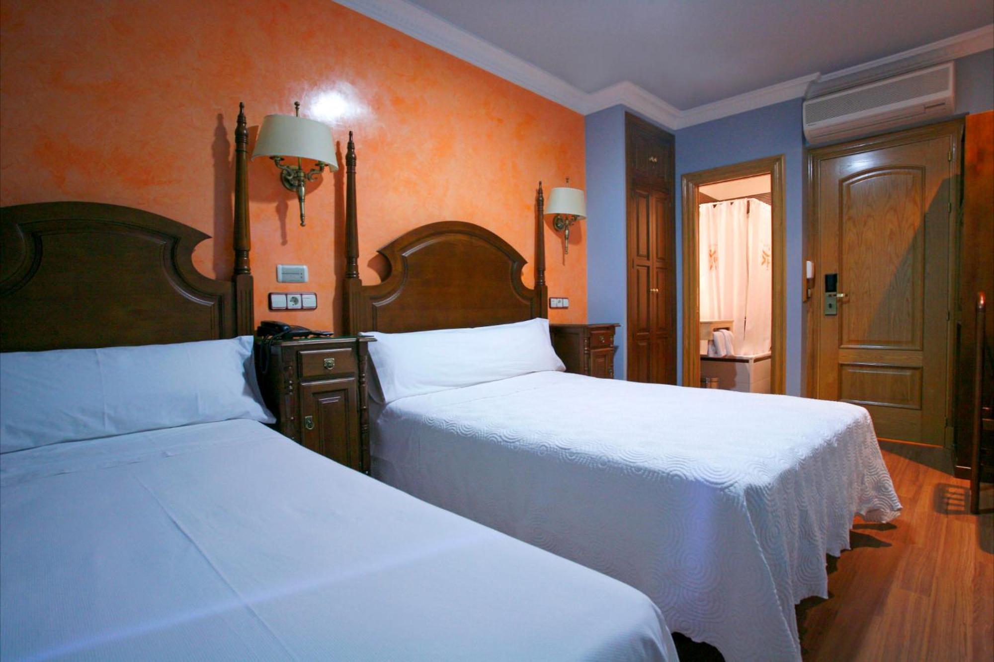 Hostal Victoria II Madrid Exterior photo