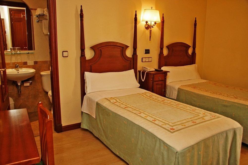 Hostal Victoria II Madrid Room photo