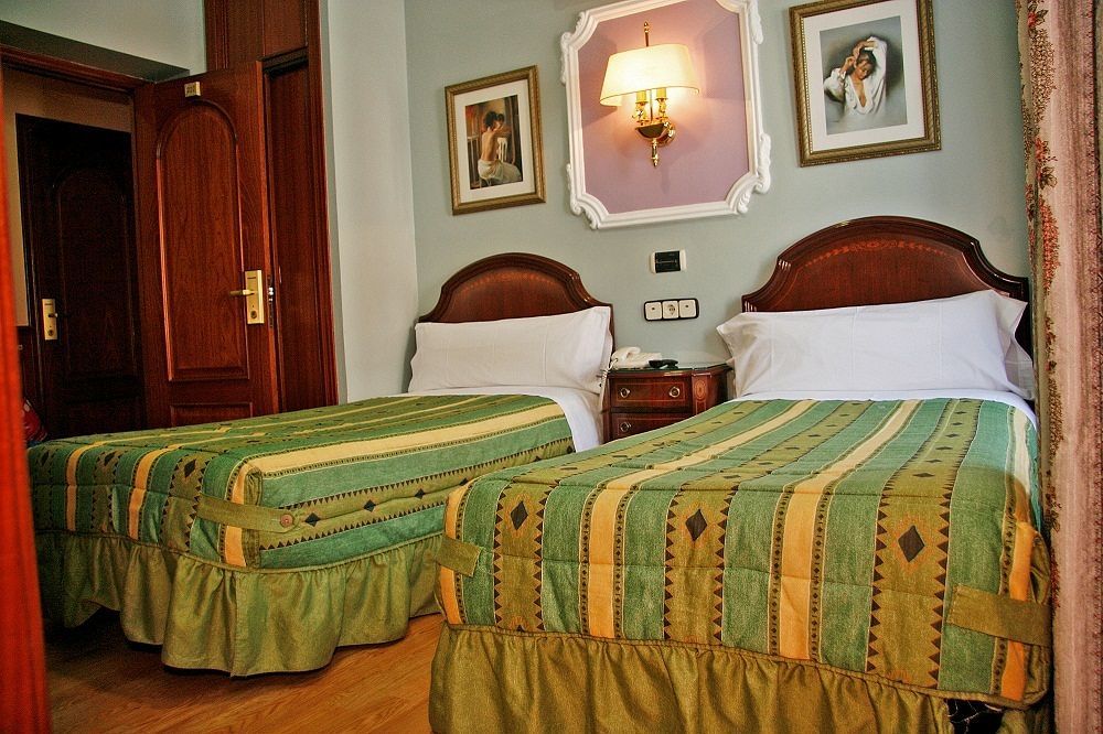 Hostal Victoria II Madrid Exterior photo
