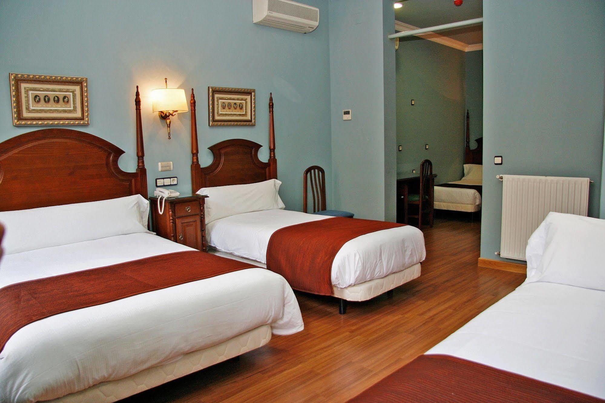 Hostal Victoria II Madrid Exterior photo